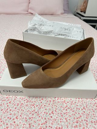 Zapatos Geox tacón medio ante marrón