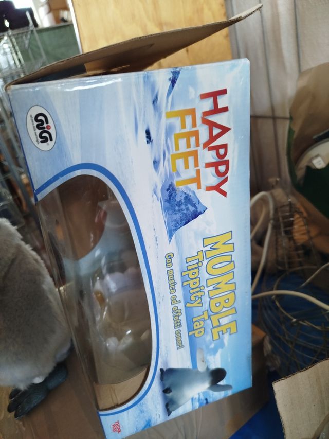 Pinguino Happy Feet Mumble che canta e balla