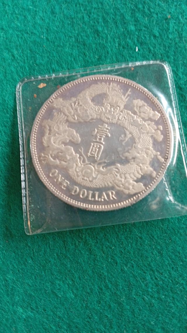 Moneda de plata antigua dragón