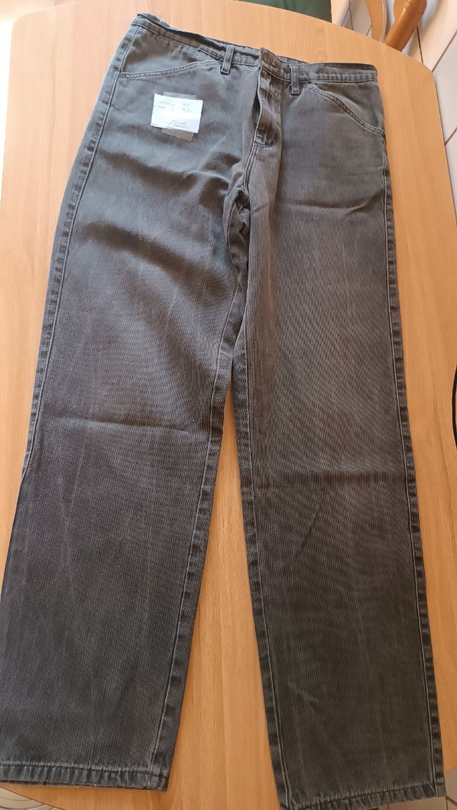 Pantalón chico sin estrenar talla 42