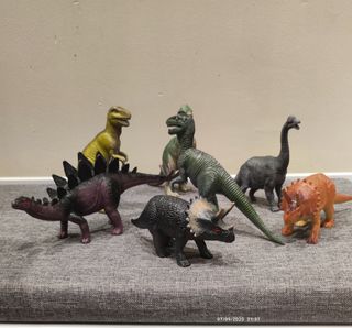 Figuras de dinosaurios de juguete