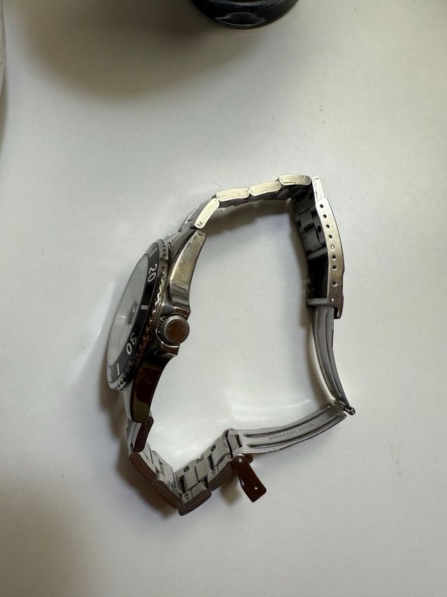 Reloj Marea Negro y Plateado