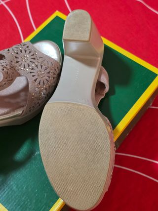 Zapatos Pitillos Beige/Oro Talla 39