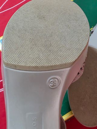 Zapatos Pitillos Beige/Oro Talla 39