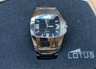 Reloj Lotus Negro y Plateado