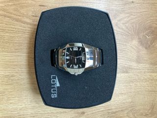 Reloj Lotus Negro y Plateado