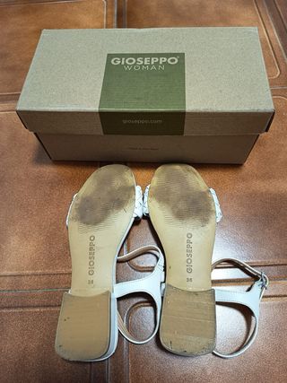 Sandalias Gioseppo blancas trenzadas