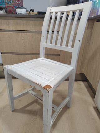 Sillas de madera blanca