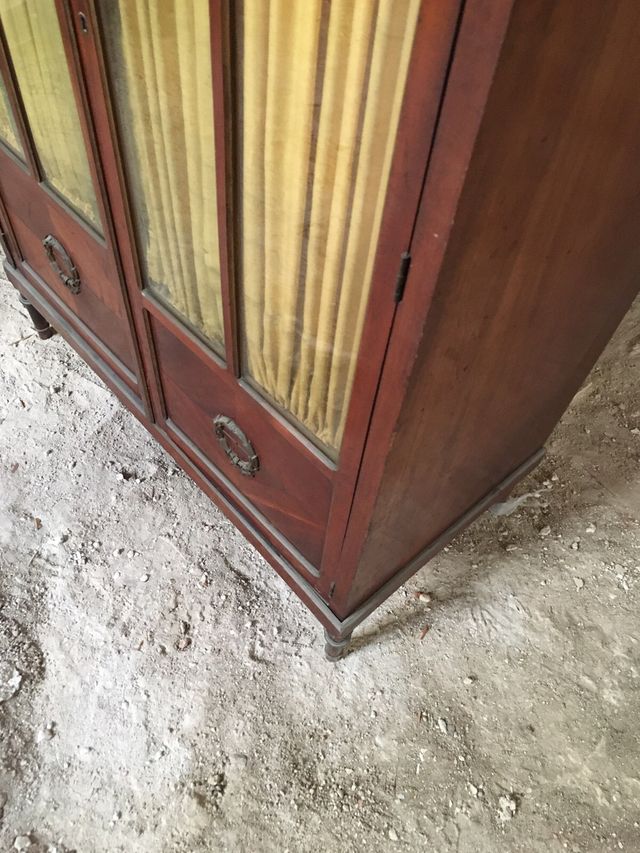 Vitrina Antigua Caoba con Cristales