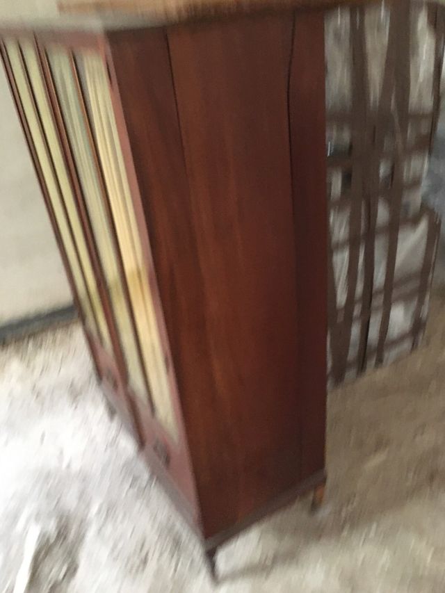 Vitrina Antigua Caoba con Cristales