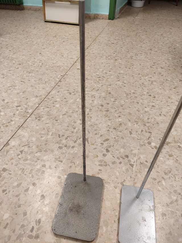 Base de metal para laboratorio