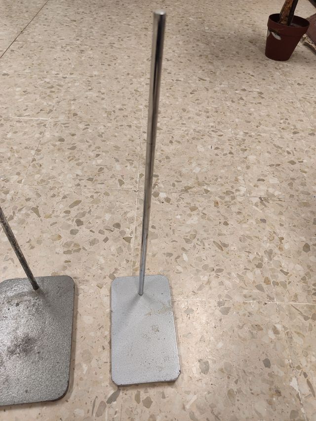 Base de metal para laboratorio