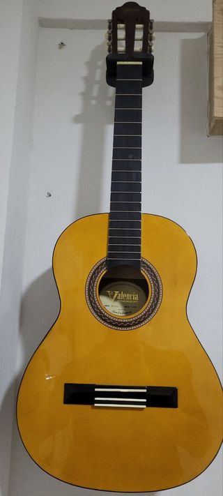 Guitarra Valencia Clásica Amarilla