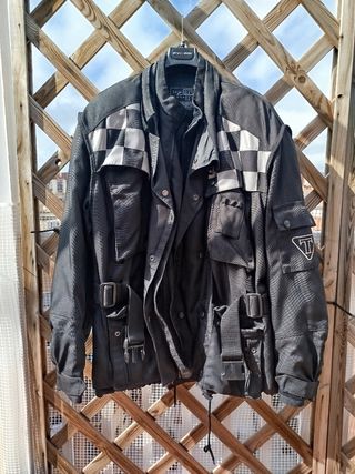 Precio negociable. Chaqueta de moto Triumph