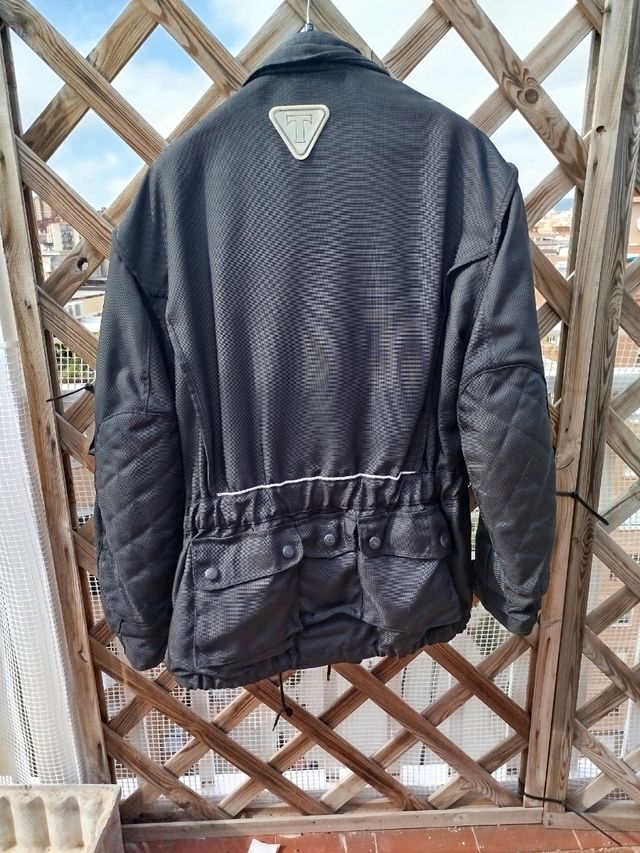 Precio negociable. Chaqueta de moto Triumph