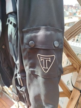 Precio negociable. Chaqueta de moto Triumph