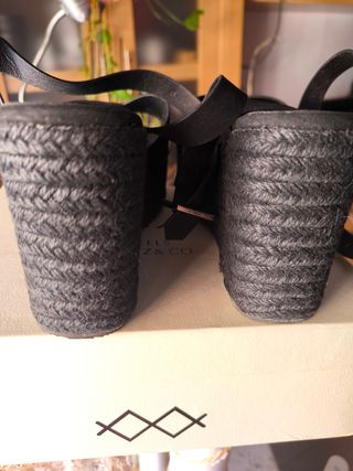 Sandalias cuña negras 10 cm
