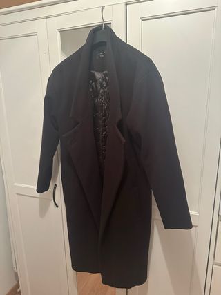 Abrigo de paño negro Zara