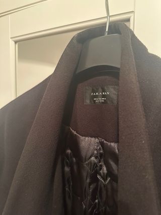 Abrigo de paño negro Zara