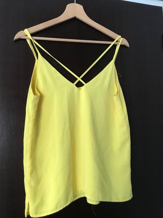 Blusa tirantes Stradivarius amarilla Talla S