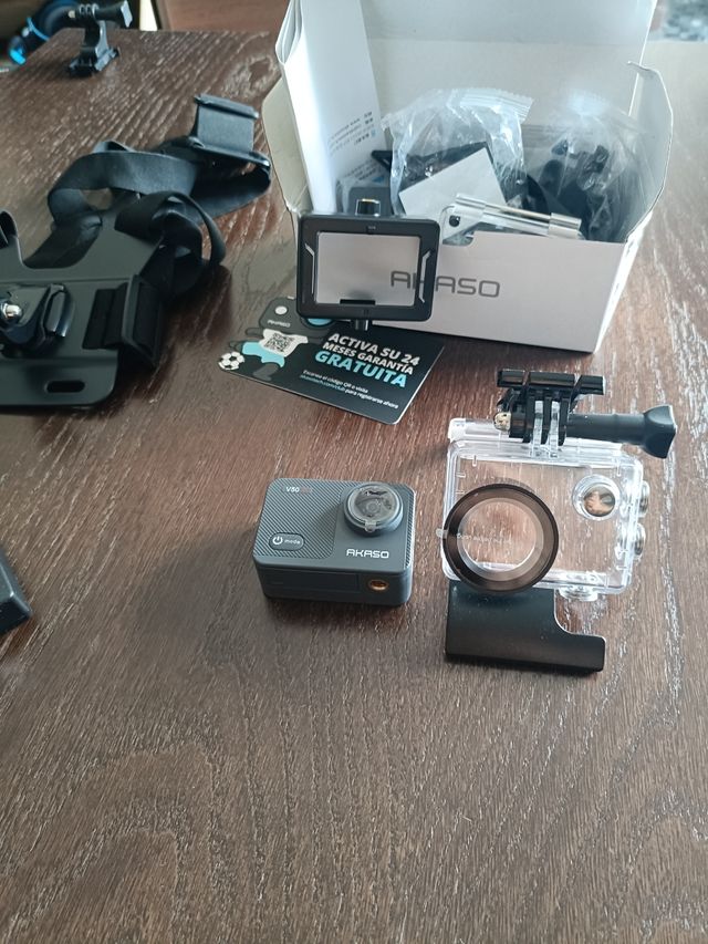 Cámara Akaso VX50 con Accesorios