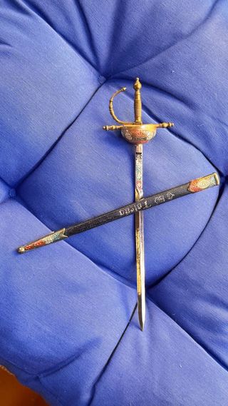 Abrecartas Toledo Vintage con su funda