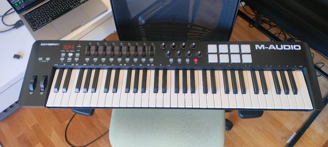Controlador MIDI M-Audio Oxygen 49