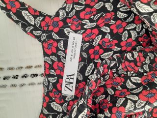 Vestido floral Zara rojo