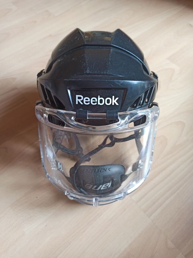 Casco de Hockey Reebok con Visera