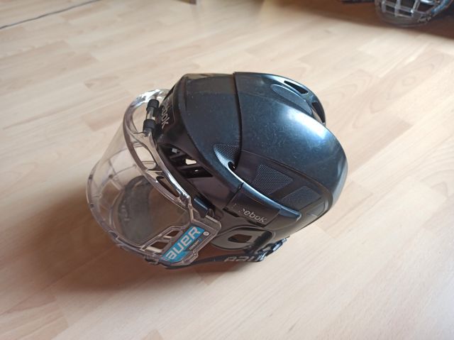 Casco de Hockey Reebok con Visera
