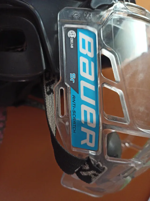 Casco de Hockey Reebok con Visera