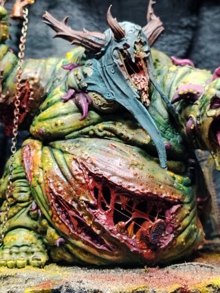 Artista de miniaturas profesional. 
