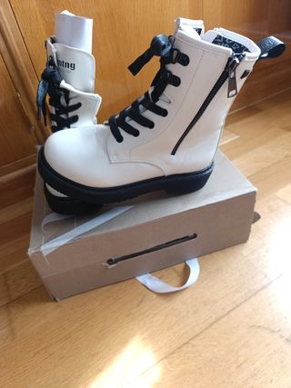 Botines Mustang Blancos y Negros