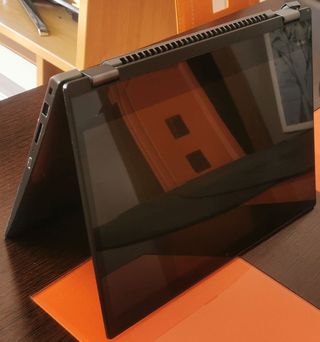 Ordenador Portátil Lenovo Yoga  14 ́ ́ TACTIL.