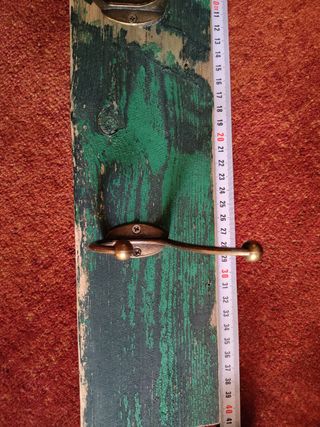 Perchero artesanal de madera y metal