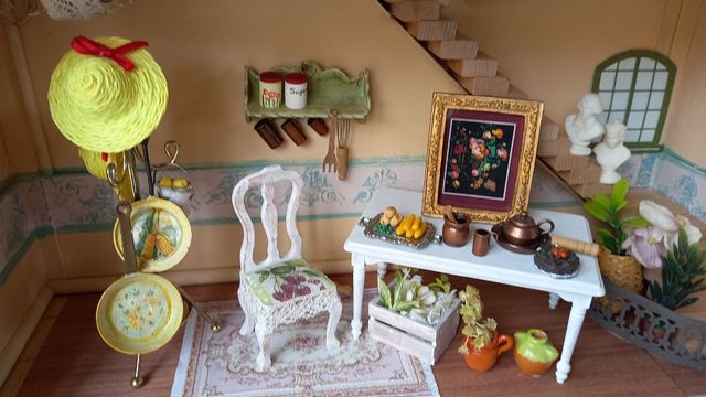 Sedia miniatura per bambole stile shabby chic