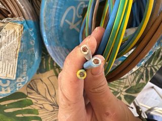 Cable eléctrico flexible 4mm fase, neutral, tierra