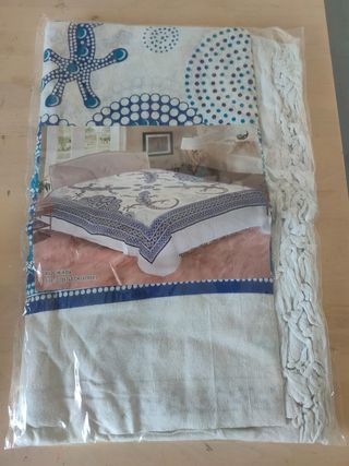 Colcha cubrecama con flecos
