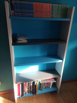 Estantería Moderna