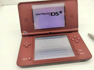 Nintendo DSi XL Bordeaux con Pennino