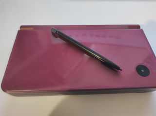Nintendo DSi XL Bordeaux con Pennino