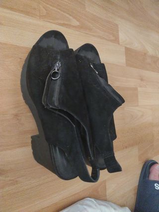 Botines de ante negros con cremallera