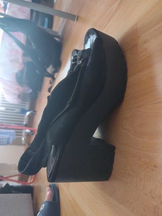 Botines de ante negros con cremallera