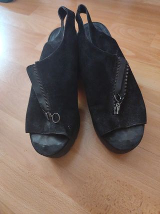 Botines de ante negros con cremallera