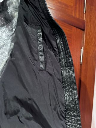 Abrigo Uterqüe Negro con Capucha