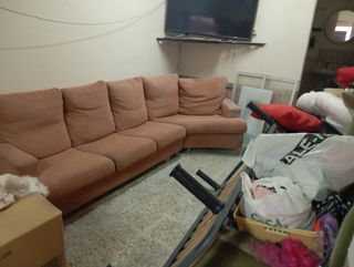 Sofá rinconero rosa de tela