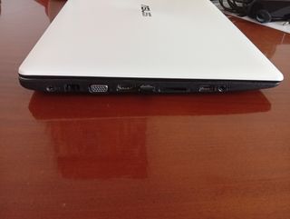 Portátil ASUS F553M Blanco Con caja.