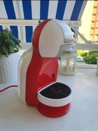 Cafetera Nescafé Dolce Gusto Roja y Blanca