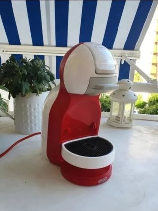Cafetera Nescafé Dolce Gusto Roja y Blanca