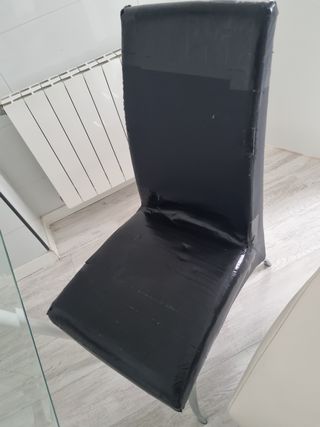 Mesa de cristal con 4 sillas